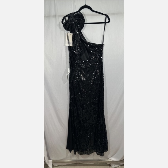 NWT $598 Mac Duggal [ 12 ] Sequined One Shoulder‎ Back Bow Detail Gown Black - Picture 12 of 15